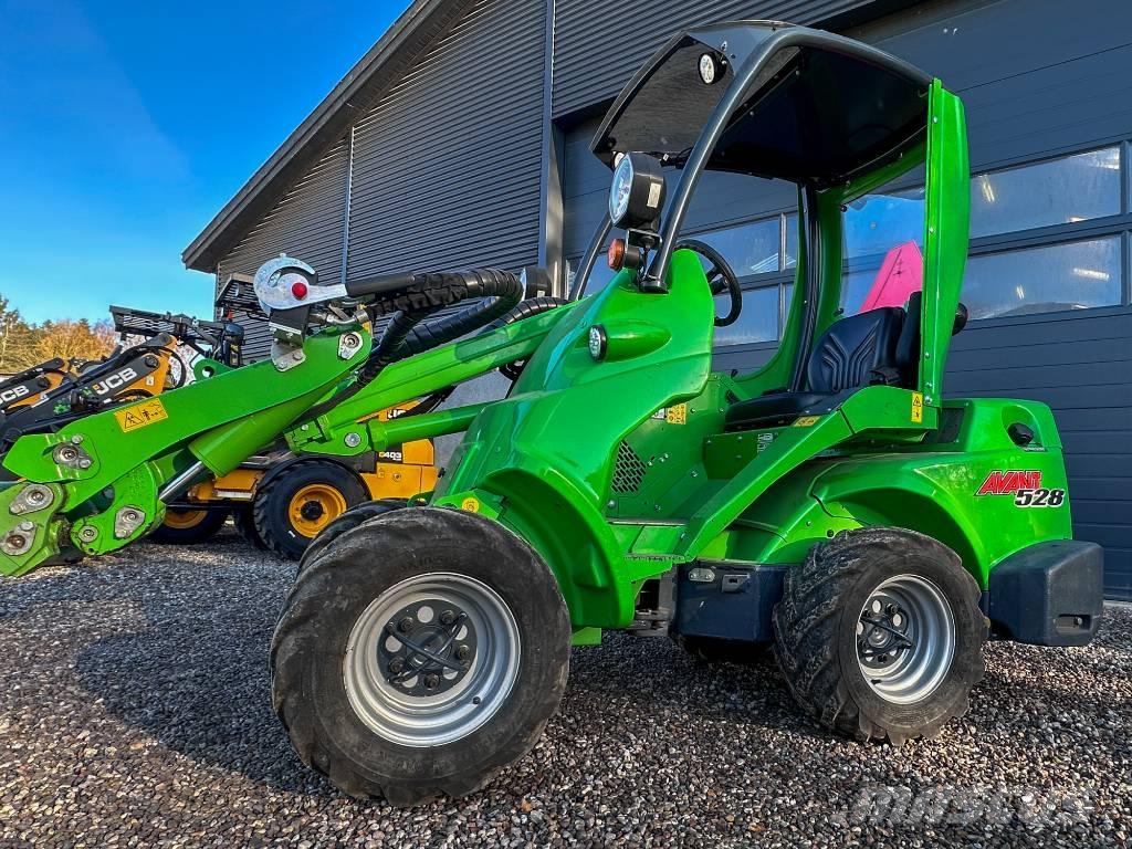 Avant 528 Многофункционални товарачи