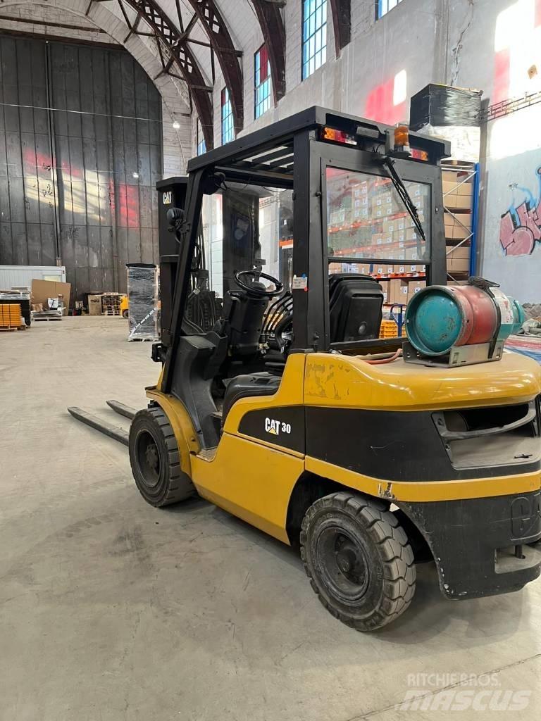 CAT CAT GP30N Камиони с АГУ