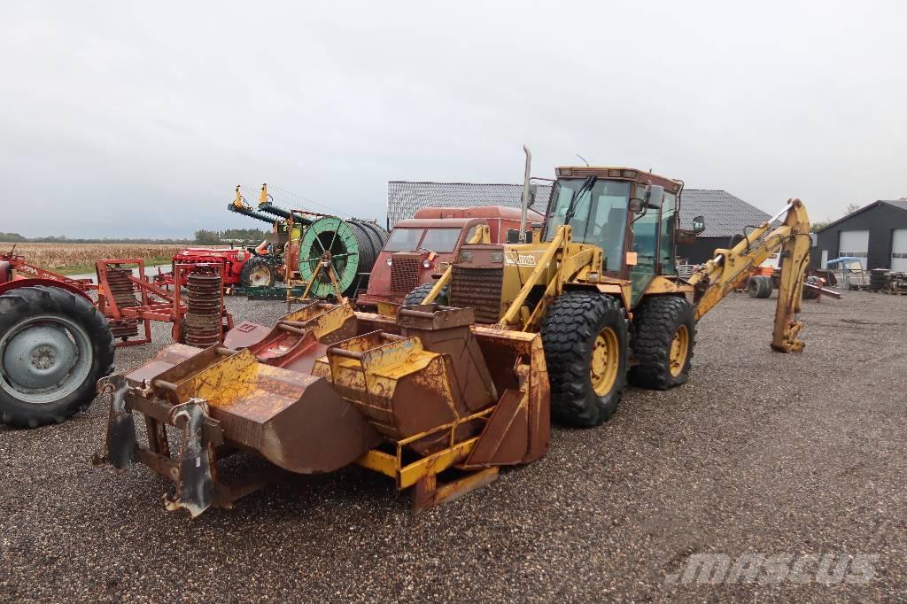 Hydrema 906 Товарач със заден ексватор