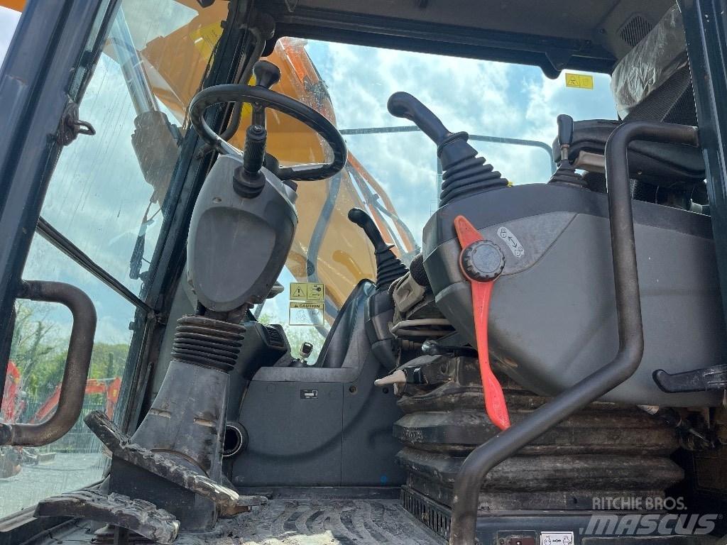 Hyundai HW140 Колесни екскаватори