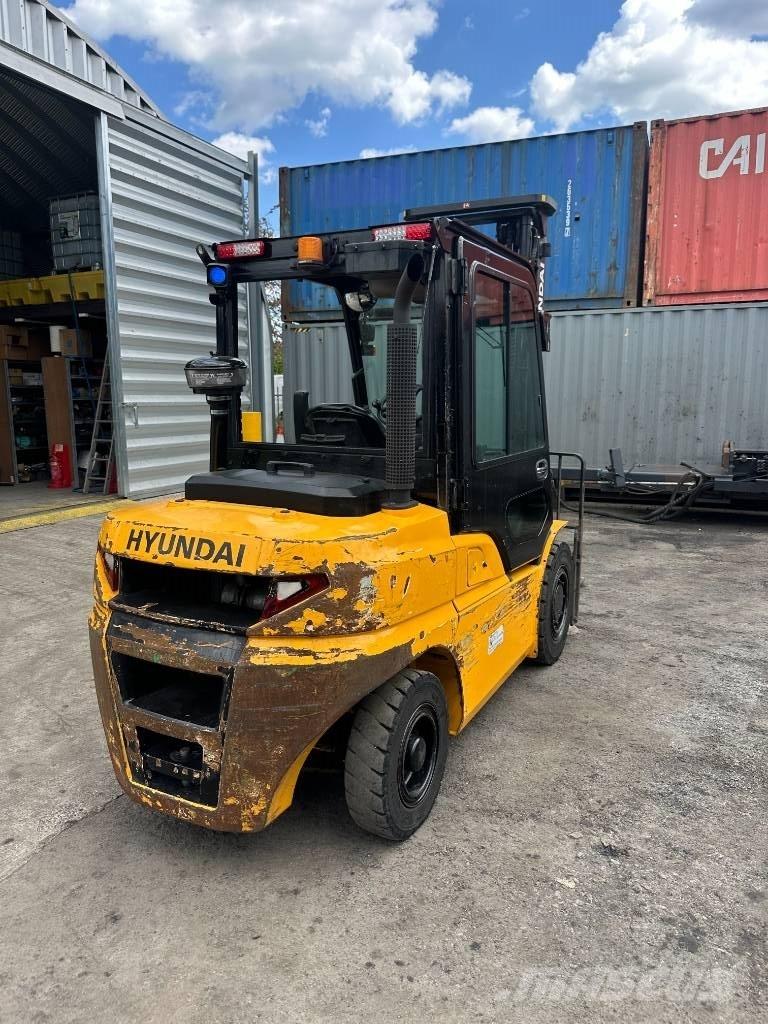 Hyundai 40D-9F Дизелови камиони