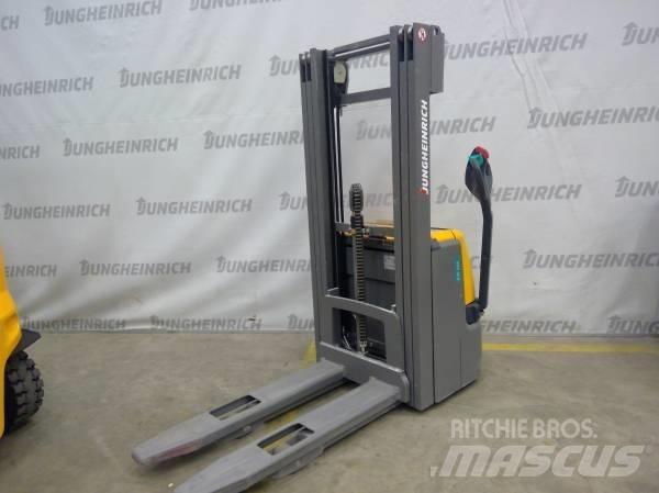 Jungheinrich EJC 112 Колички високоповдигачи с теглич
