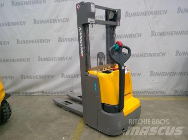 Jungheinrich EJC 112 Колички високоповдигачи с теглич