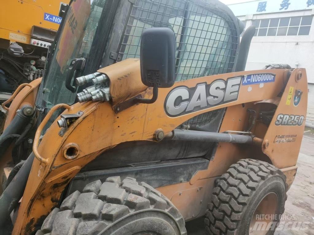 CASE SR 250 Мини товарачи
