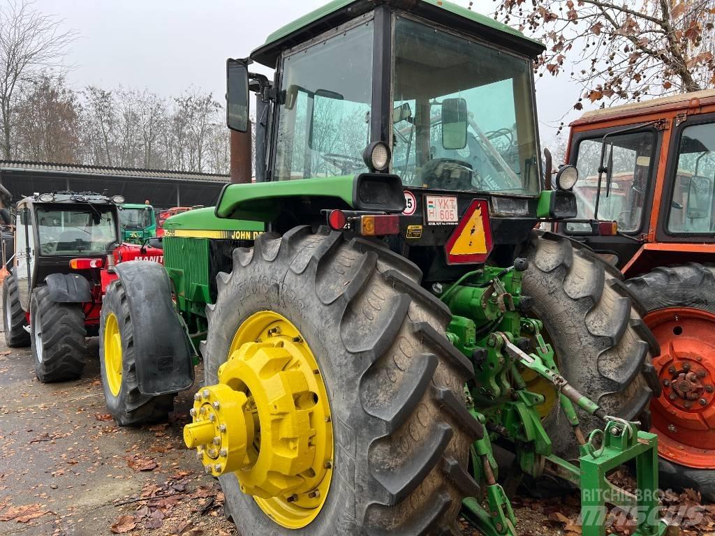 John Deere 4755 Трактори