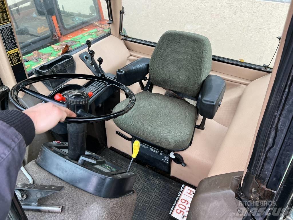 John Deere 4755 Трактори