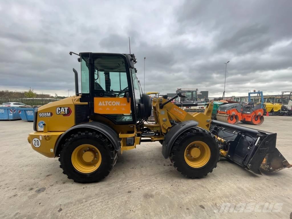 CAT 908M Колесни товарачи
