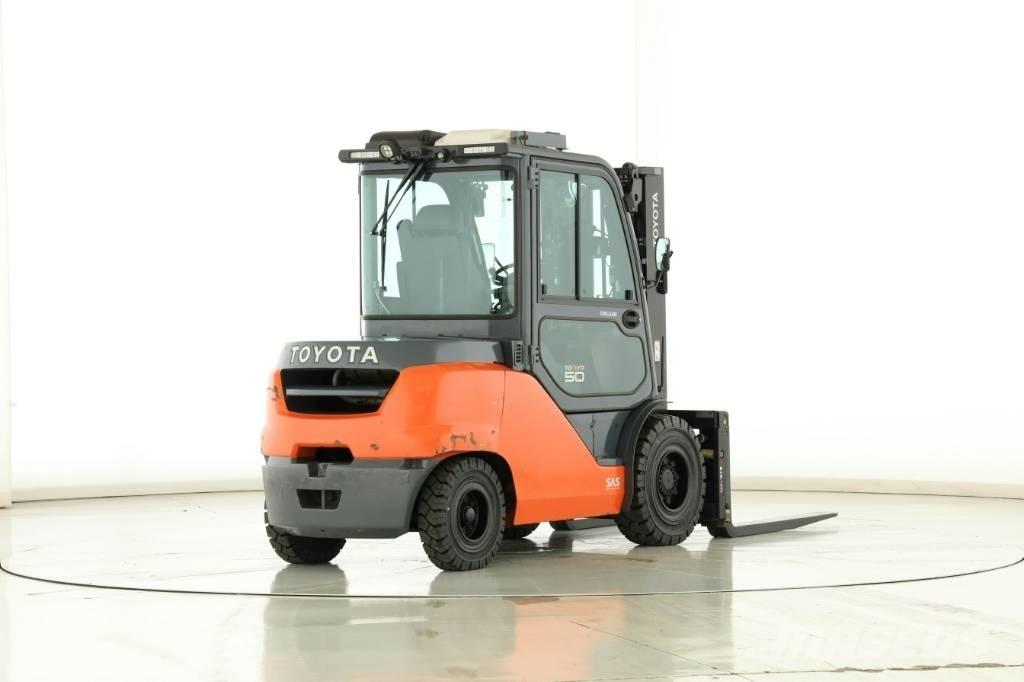 Toyota 40-8-FD-50-N Дизелови камиони