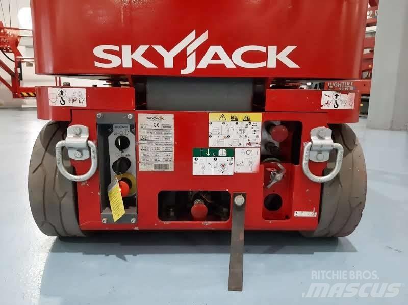 SkyJack SJ 12 Вертикални мачтови повдигачи
