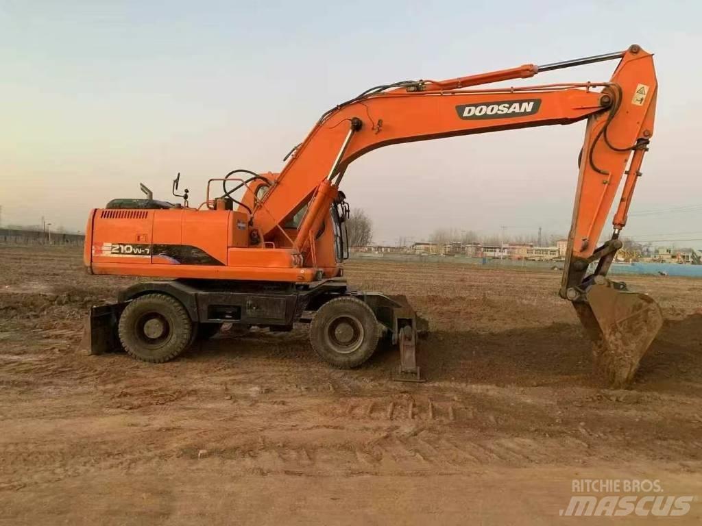 Doosan DH 210 W-7 Колесни екскаватори