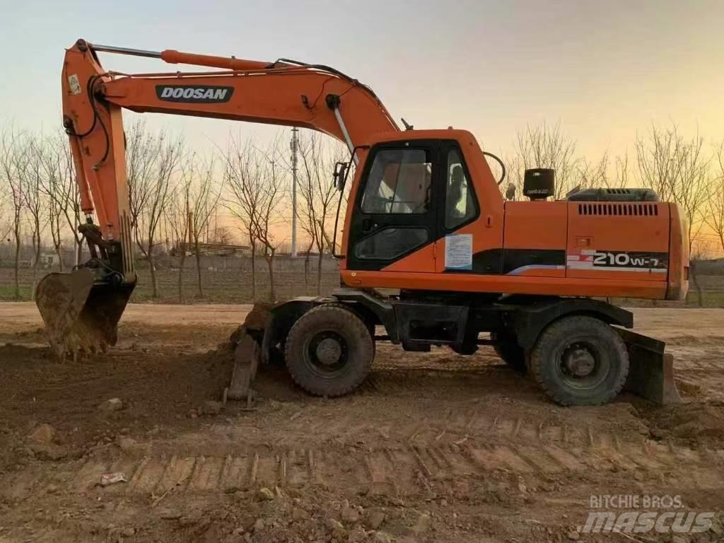 Doosan DH 210 W-7 Колесни екскаватори
