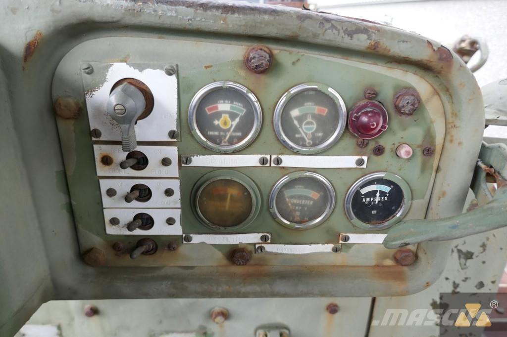 CAT D7F Ex-army Верижни булдозери
