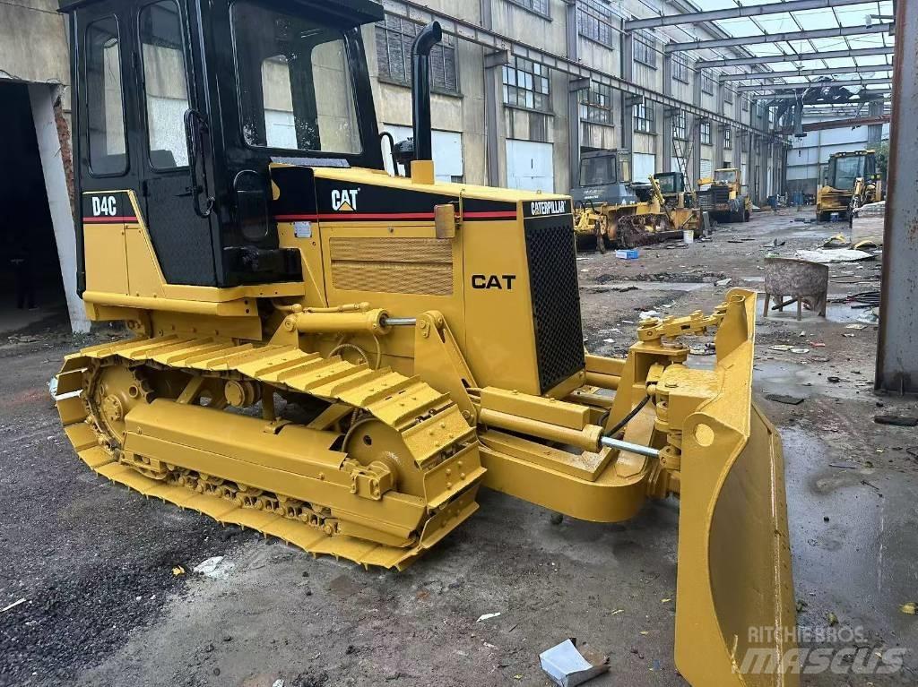 CAT D 4 C Верижни булдозери
