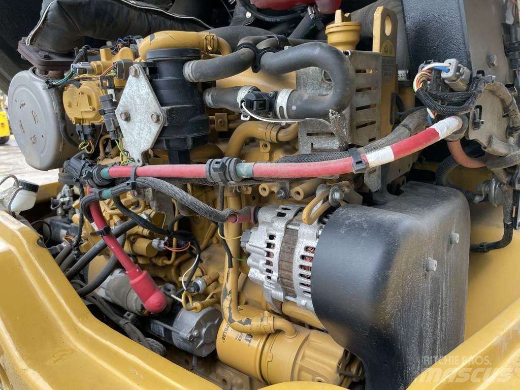 CAT 907M Колесни товарачи
