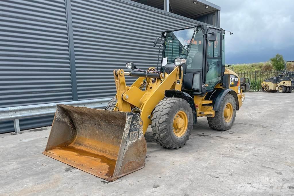 CAT 907M Колесни товарачи