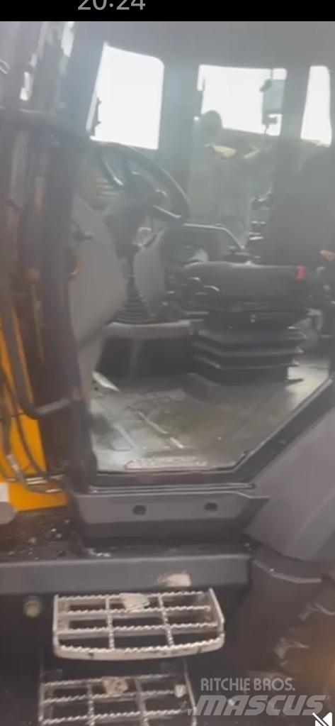 JCB 3CX Compact Товарач със заден ексватор