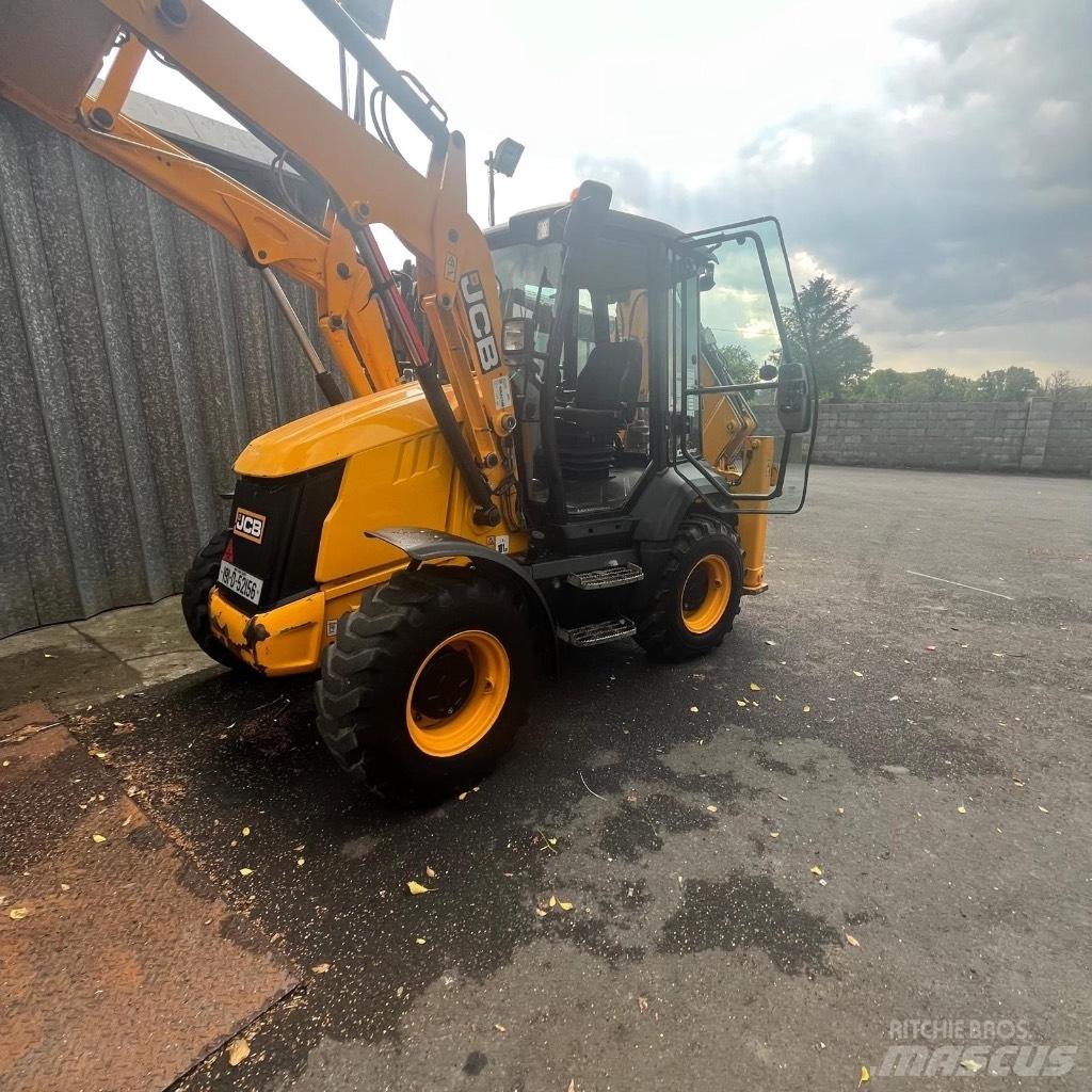 JCB 3CX Compact Товарач със заден ексватор