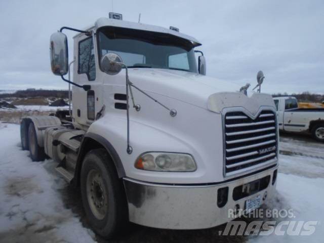 Mack CXU 613 Влекачи