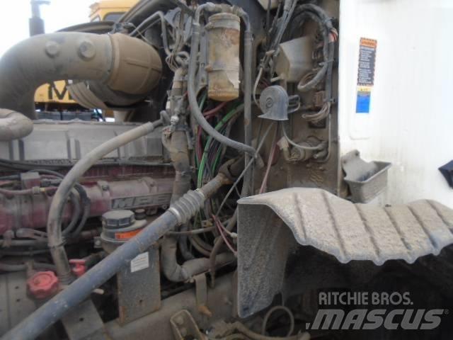 Mack CXU 613 Влекачи