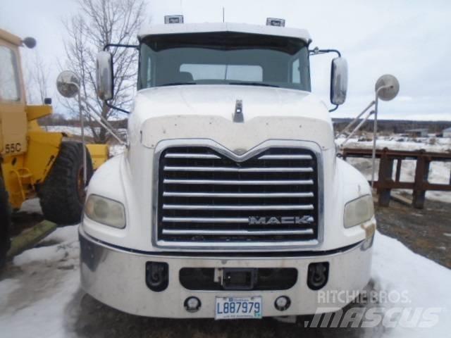 Mack CXU 613 Влекачи