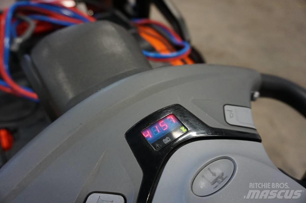 Toyota SPE120L Колички високоповдигачи с теглич