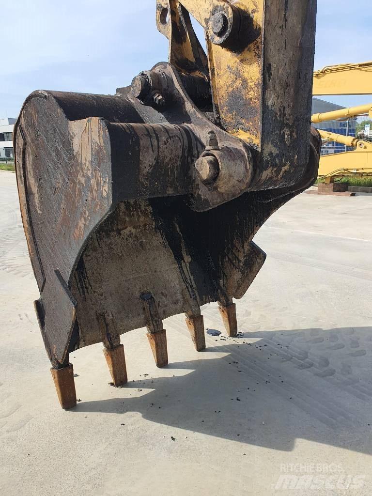 CAT M 318 Колесни екскаватори
