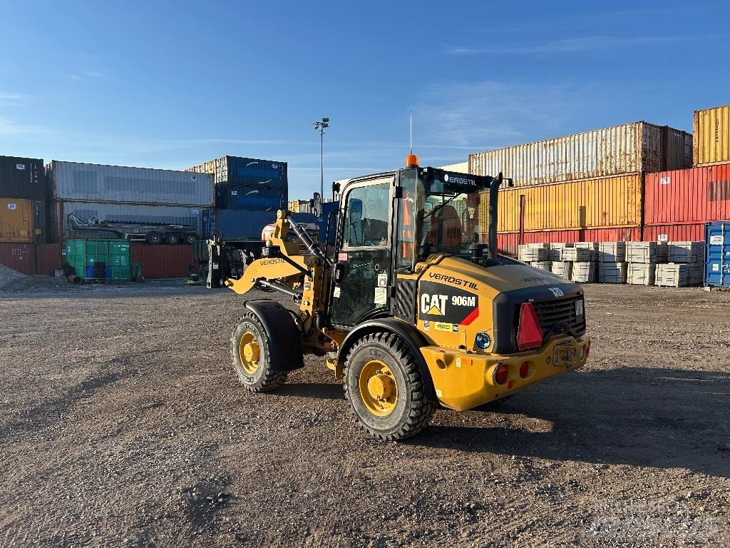 CAT 906M Колесни товарачи