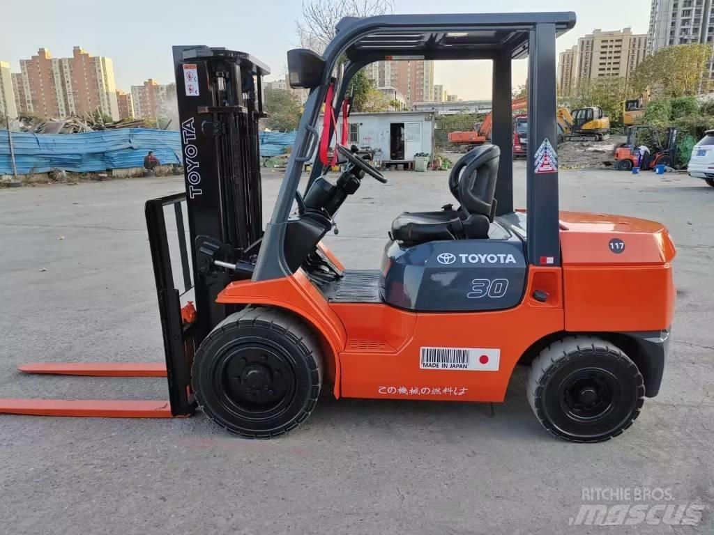 Toyota FD 30 Дизелови камиони