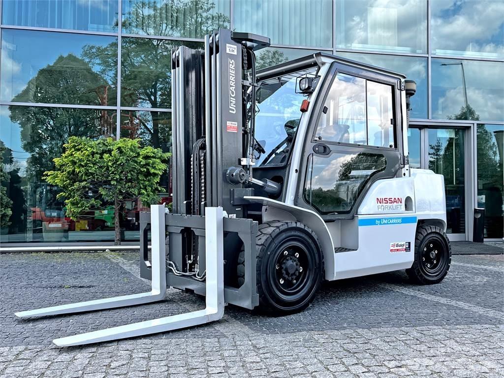 Nissan DG1F4A50Y Дизелови камиони