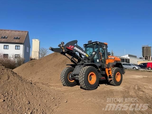 Doosan DL 220 Колесни товарачи