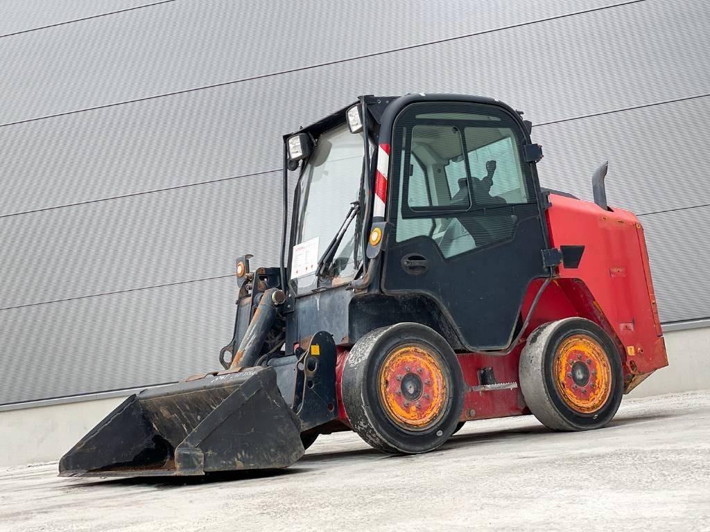 JCB R260 Мини товарачи
