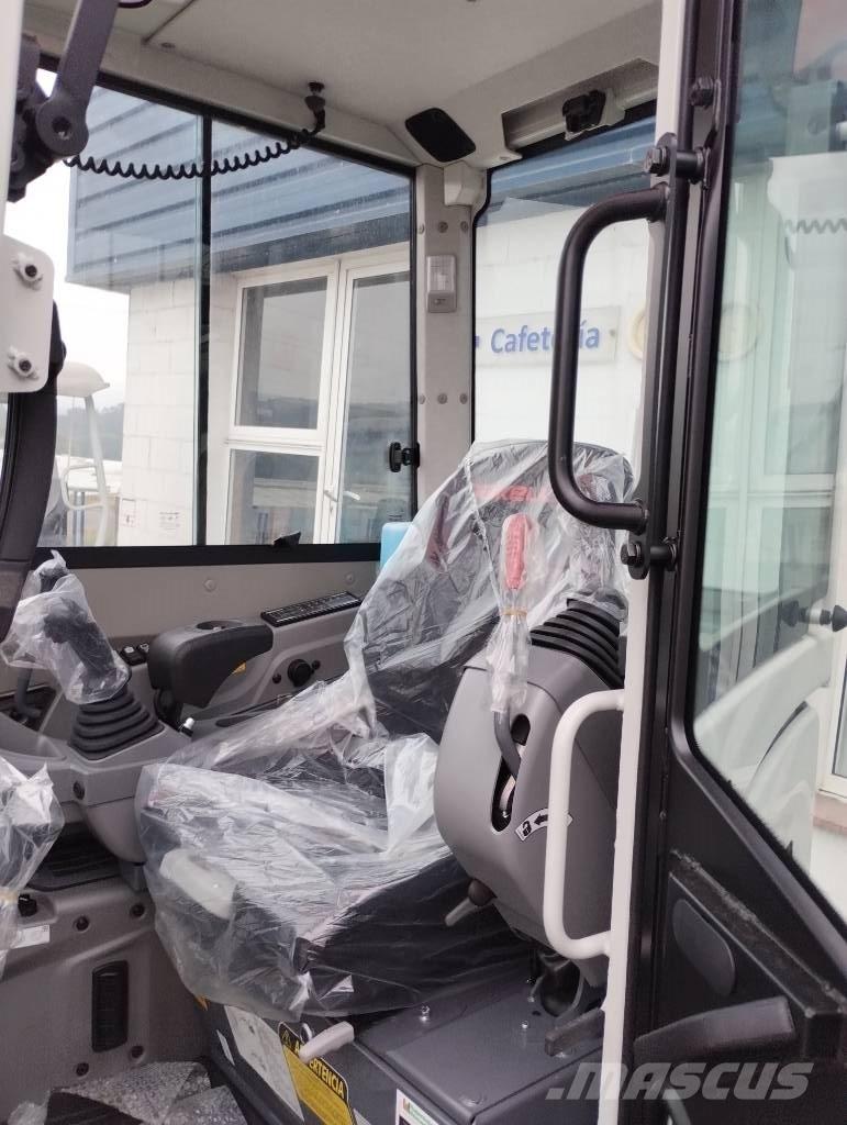 Takeuchi TB 325 R Мини екскаватори < 7 т
