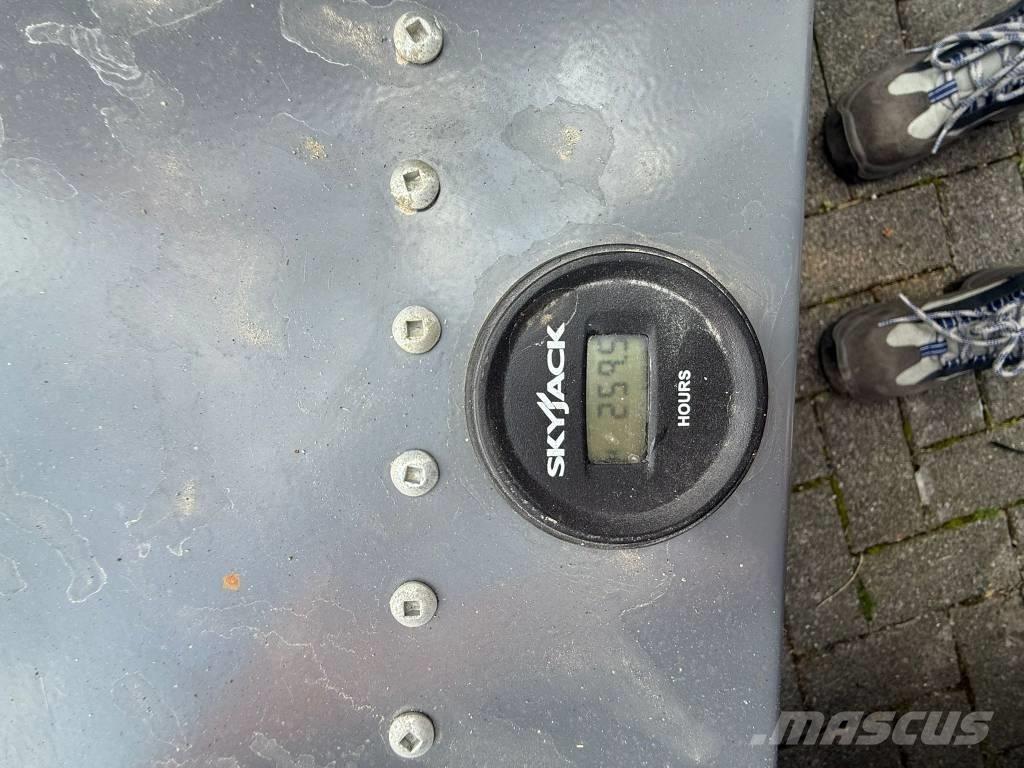 SkyJack SJ 3219 Ножични работни платформи