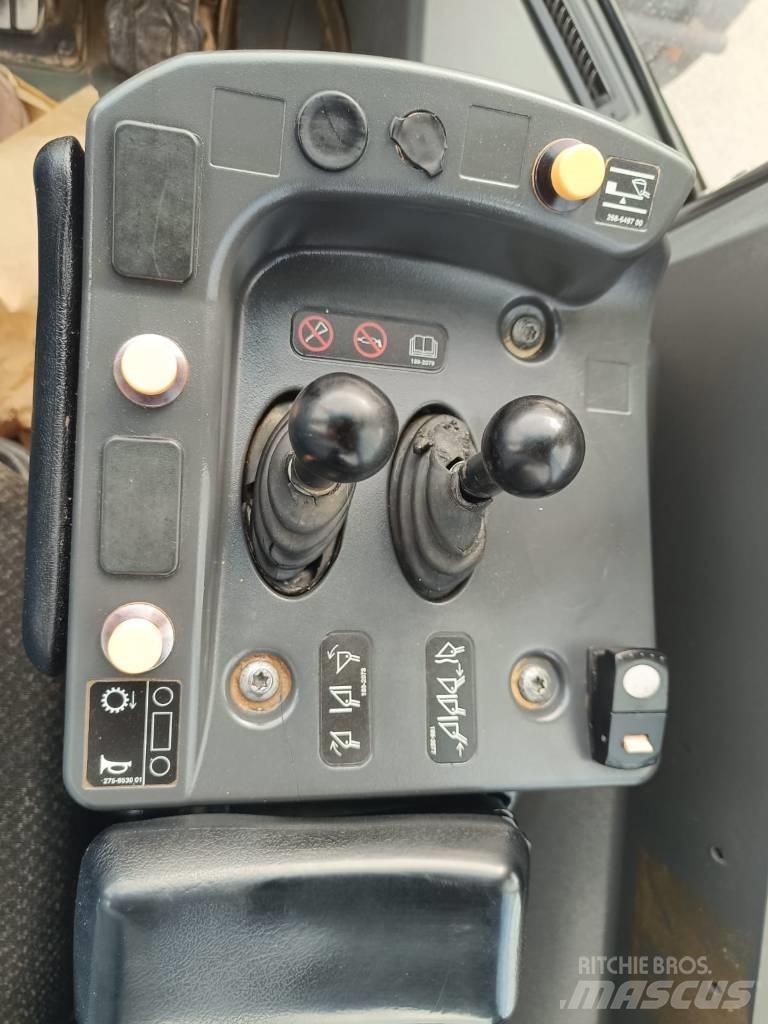 CAT 972 M Колесни товарачи