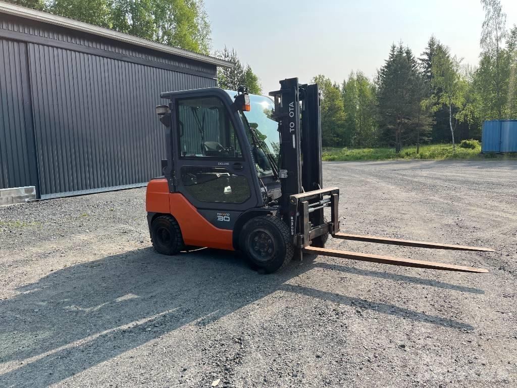 Toyota 52-8 FDF 30 Дизелови камиони
