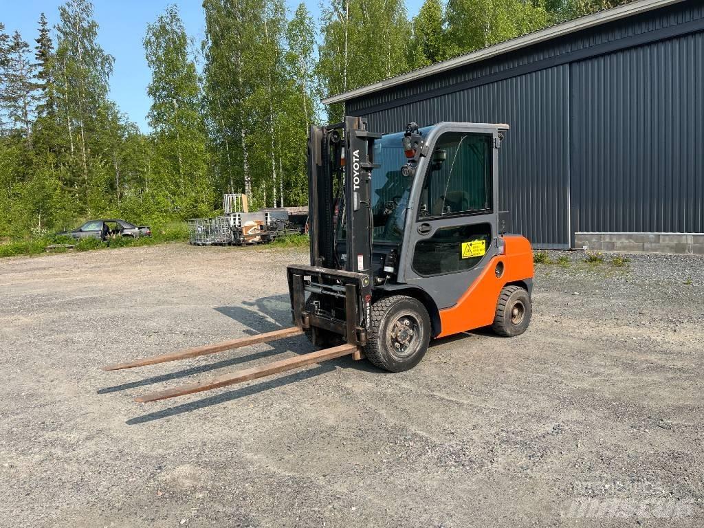 Toyota 52-8 FDF 30 Дизелови камиони