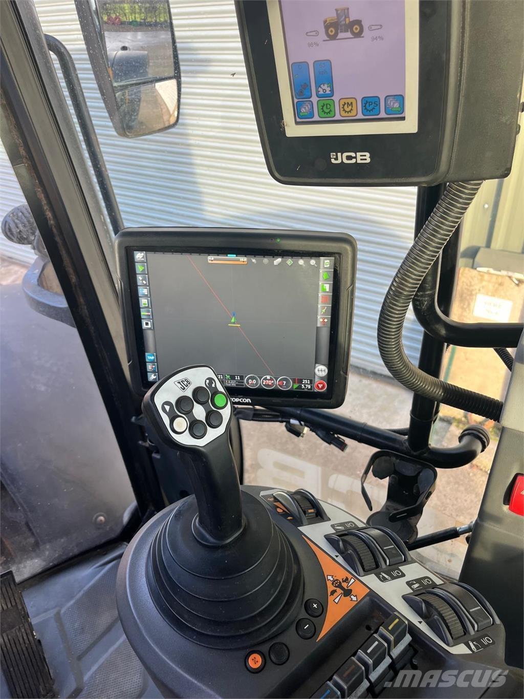 JCB Fastrac 4220 Трактори