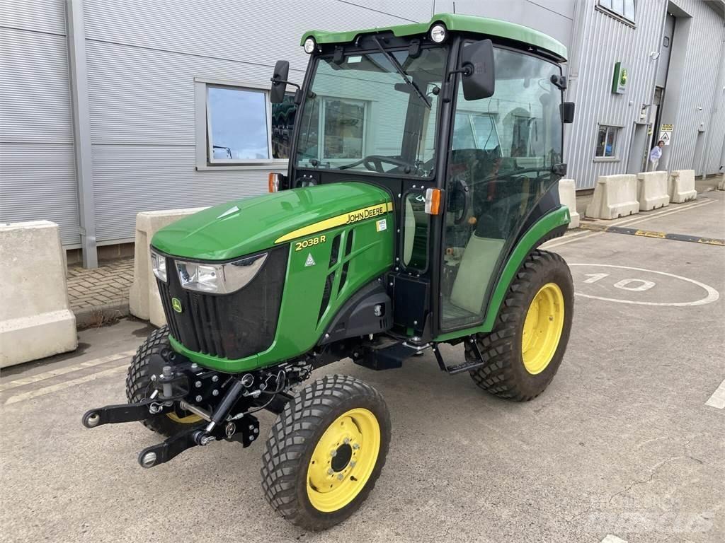 John Deere 2038R Компактни трактори