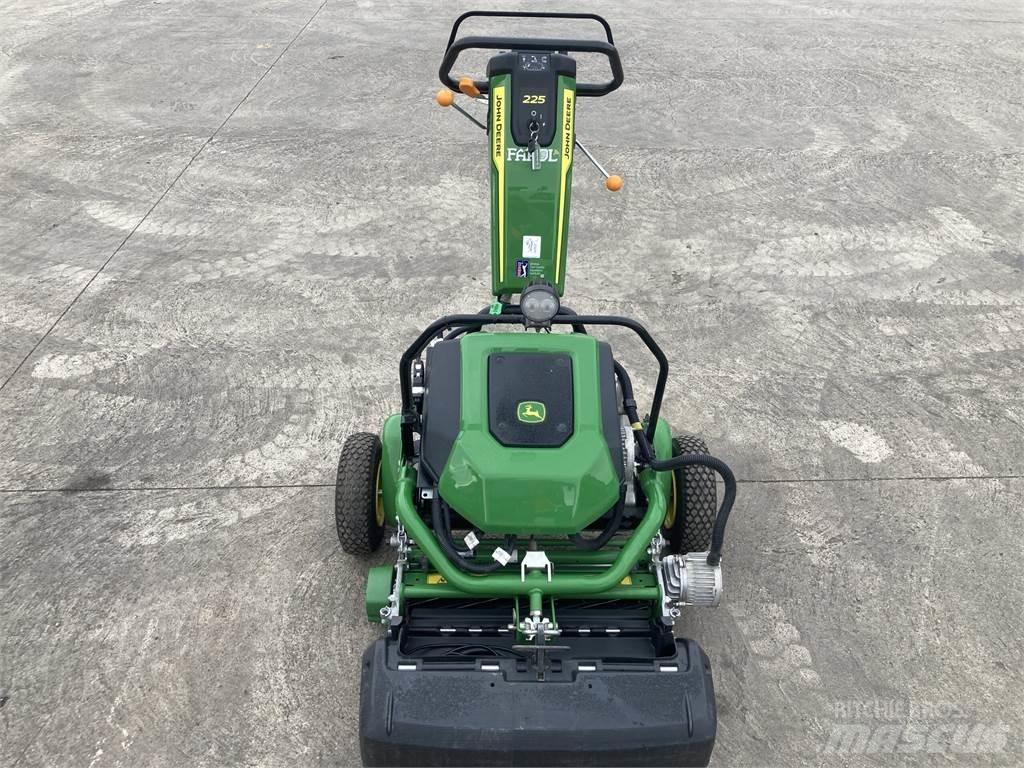John Deere 225 E-cut Бутащи се косачки