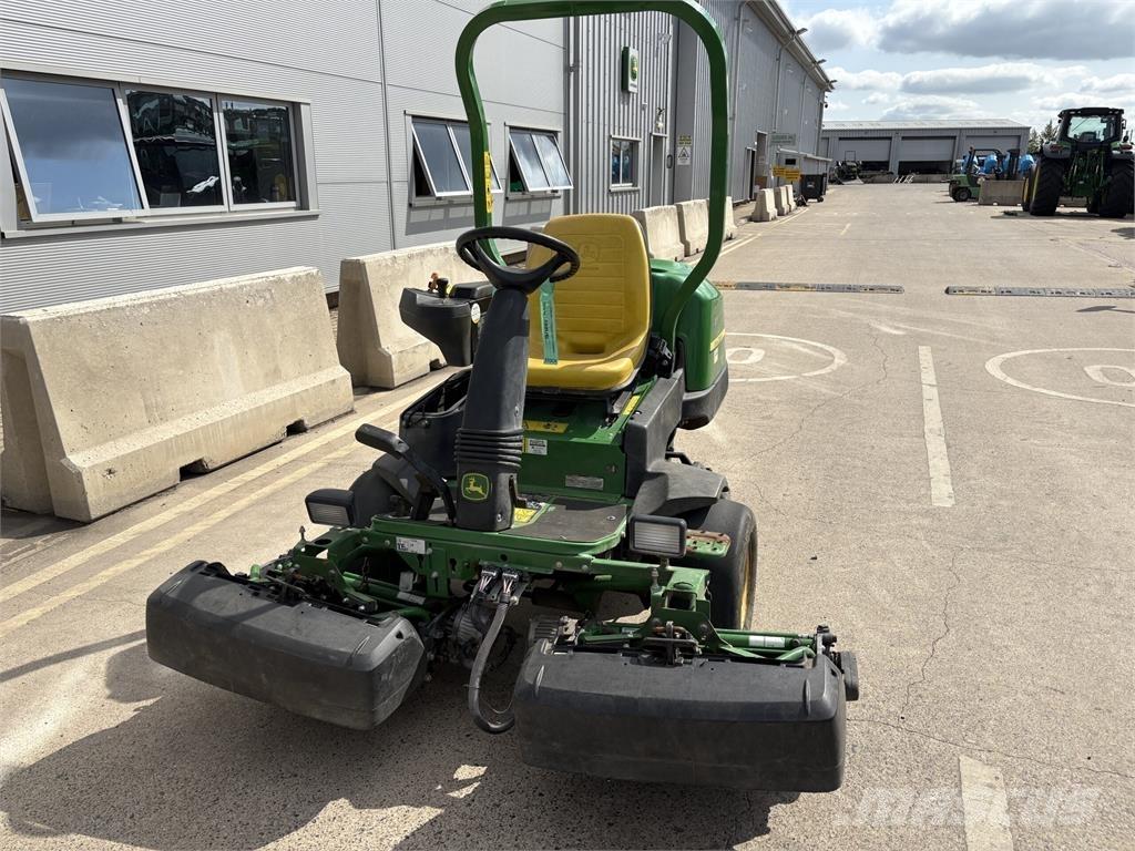 John Deere 2500E Бутащи се косачки