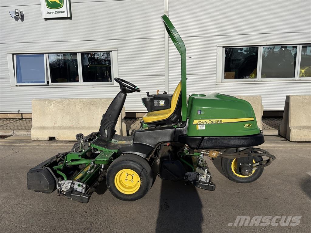 John Deere 2550 Бутащи се косачки