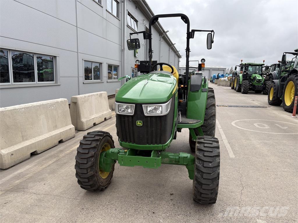 John Deere 4052M Компактни трактори