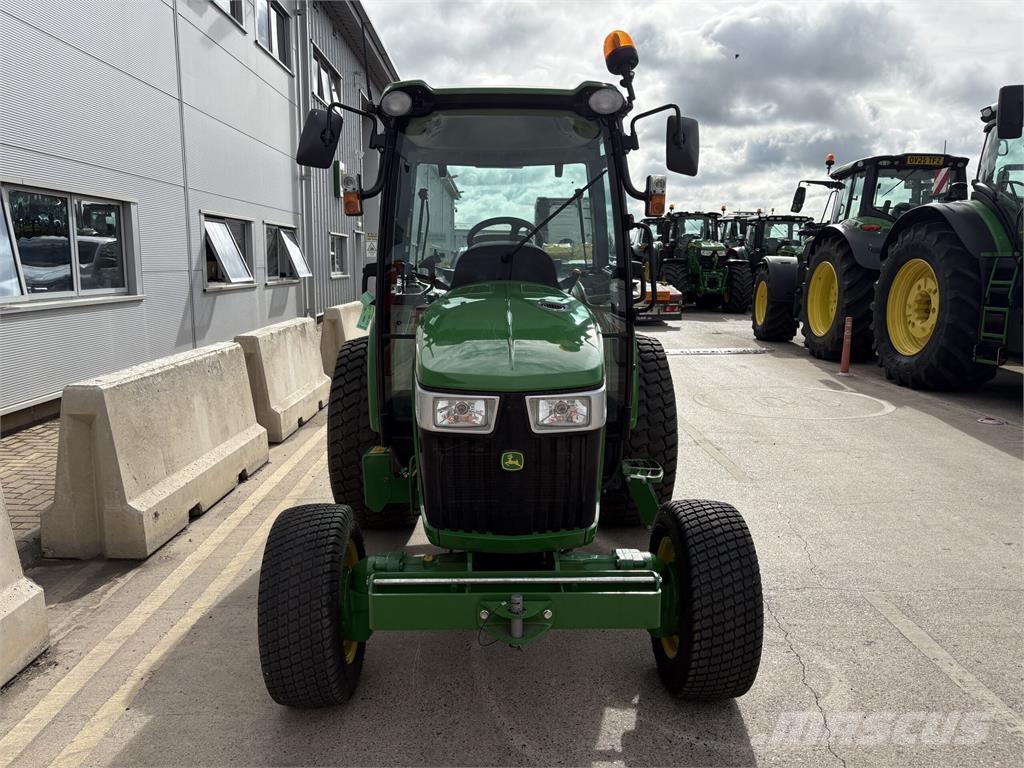 John Deere 4066R Компактни трактори