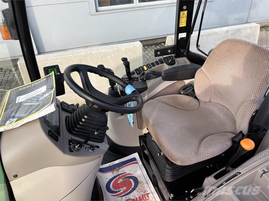 John Deere 4066R Компактни трактори