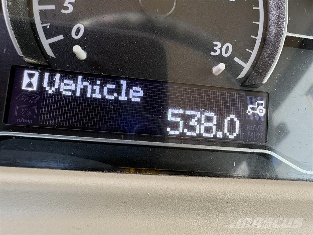 John Deere 4066R Компактни трактори