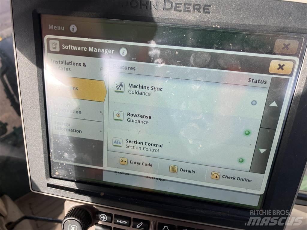 John Deere 6215R Трактори