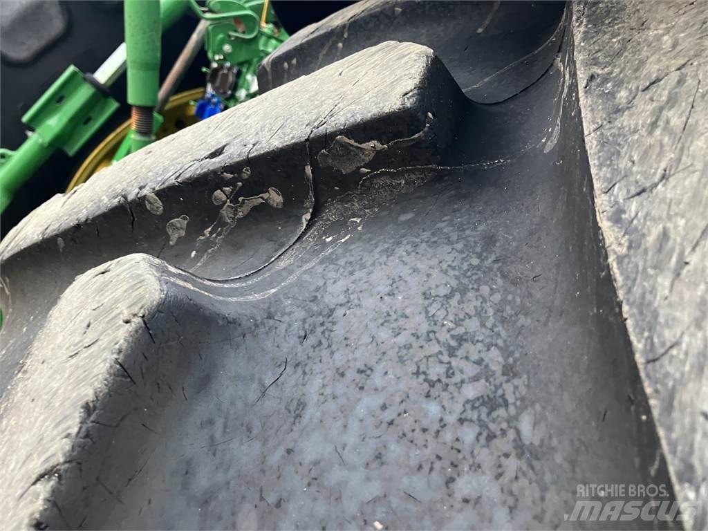 John Deere 6215R Трактори