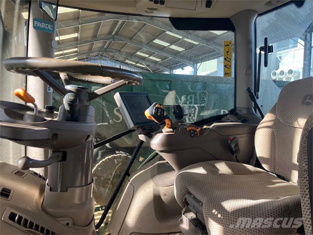 John Deere 6215R Трактори