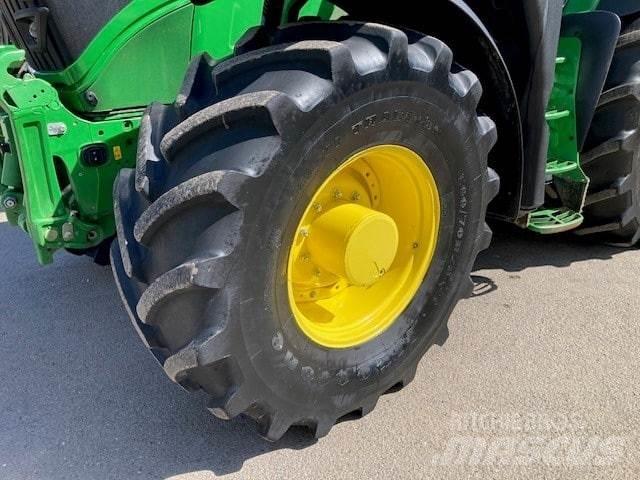 John Deere 6R 215 Трактори