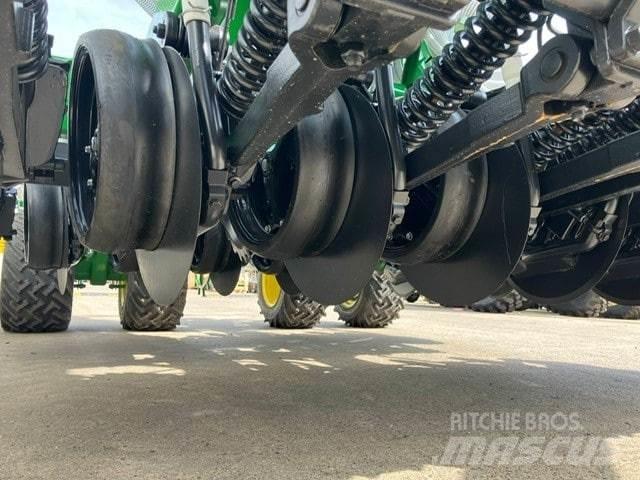 John Deere 750A Редосеялки